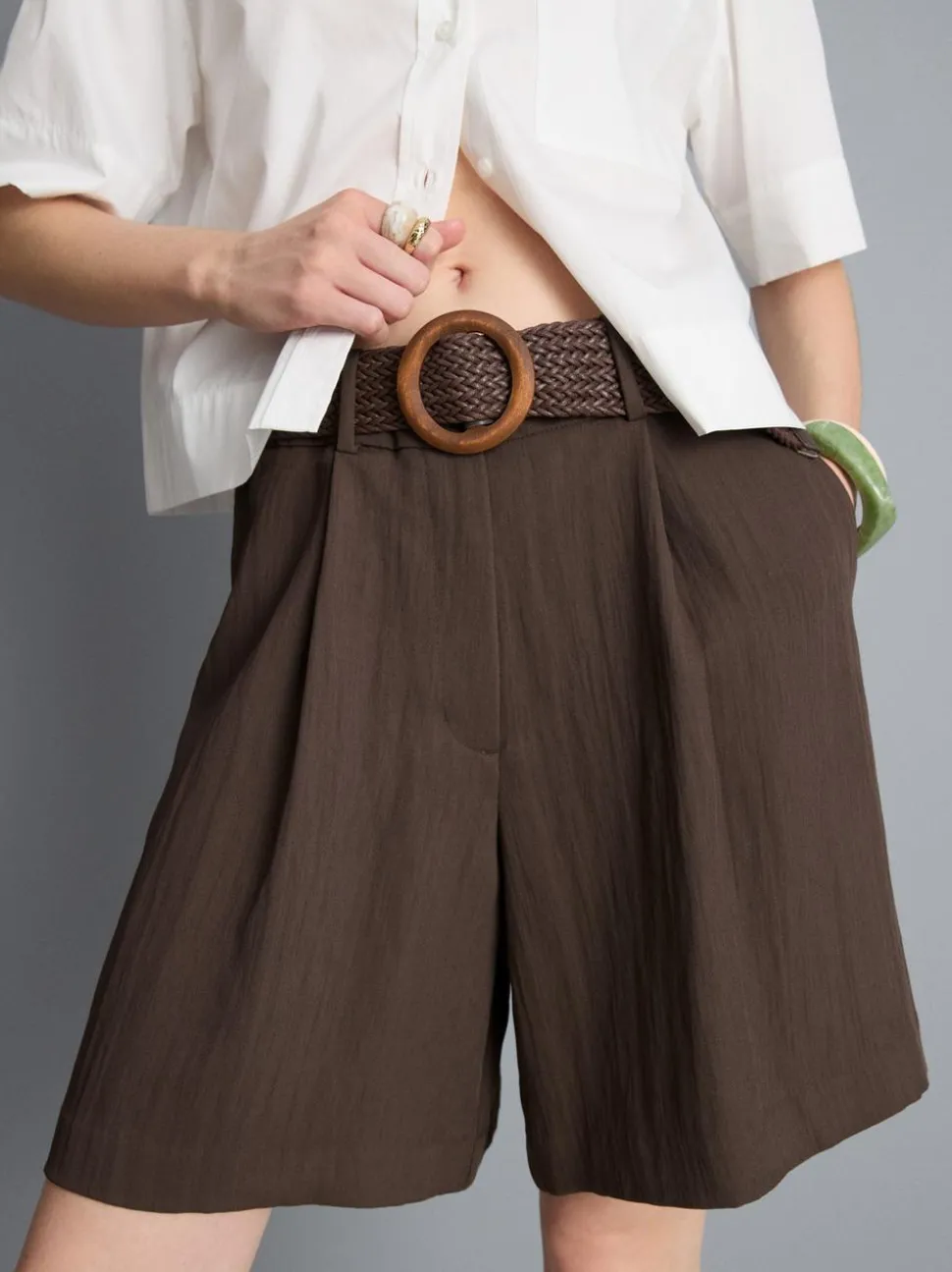 Strukturierte Bermudashorts mit Gürtel