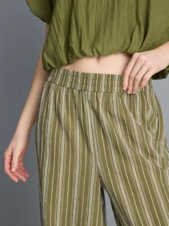 Strukturierte, gestreifte Hose mit weitem Bein