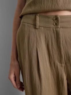 Strukturierte Hose mit weitem Bein