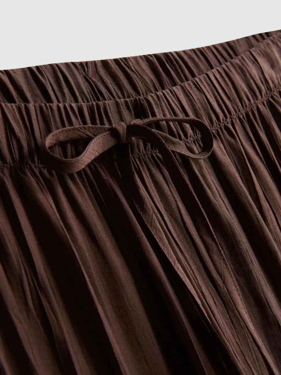 Strukturierte Hose mit weitem Bein und Kordelzug