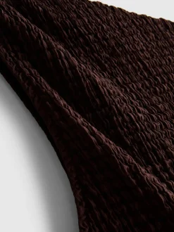 Strukturiertes, asymmetrisches Top mit Spitzenbesatz