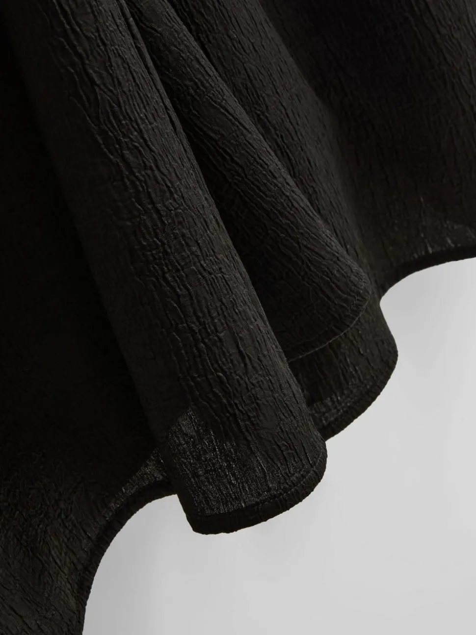 Strukturierte Satinhose mit geradem Bein