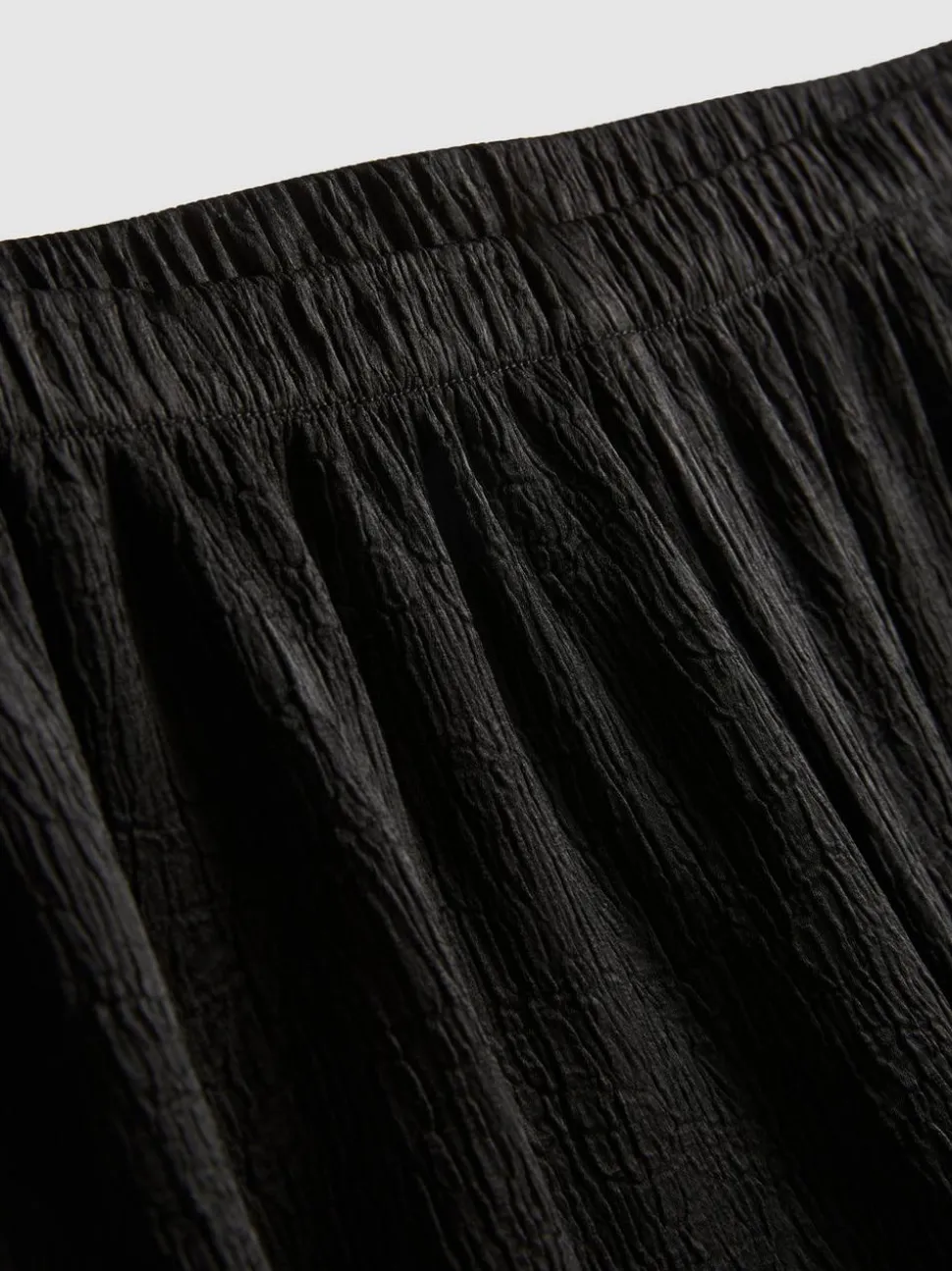 Strukturierte Satinhose mit geradem Bein