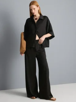 Strukturierte Satinhose mit geradem Bein