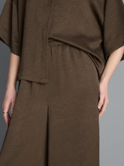 Strukturierte Satinhose mit geradem Bein