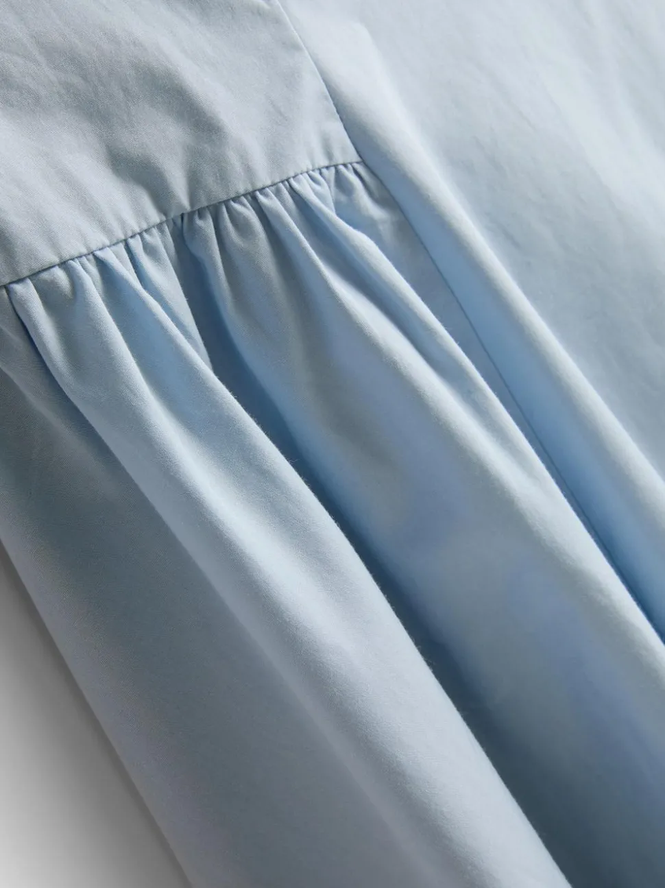 Strukturiertes Minikleid in Korsagen-Optik
