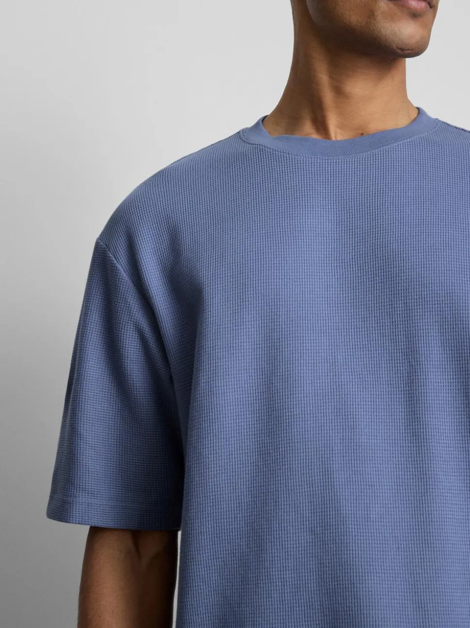 Strukturiertes T-Shirt mit geradem Schnitt