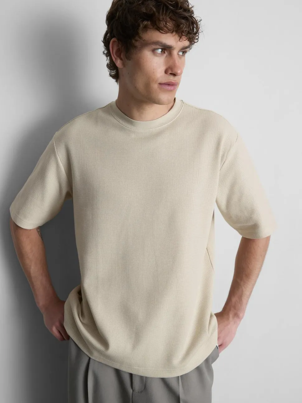 Strukturiertes T-Shirt mit geradem Schnitt