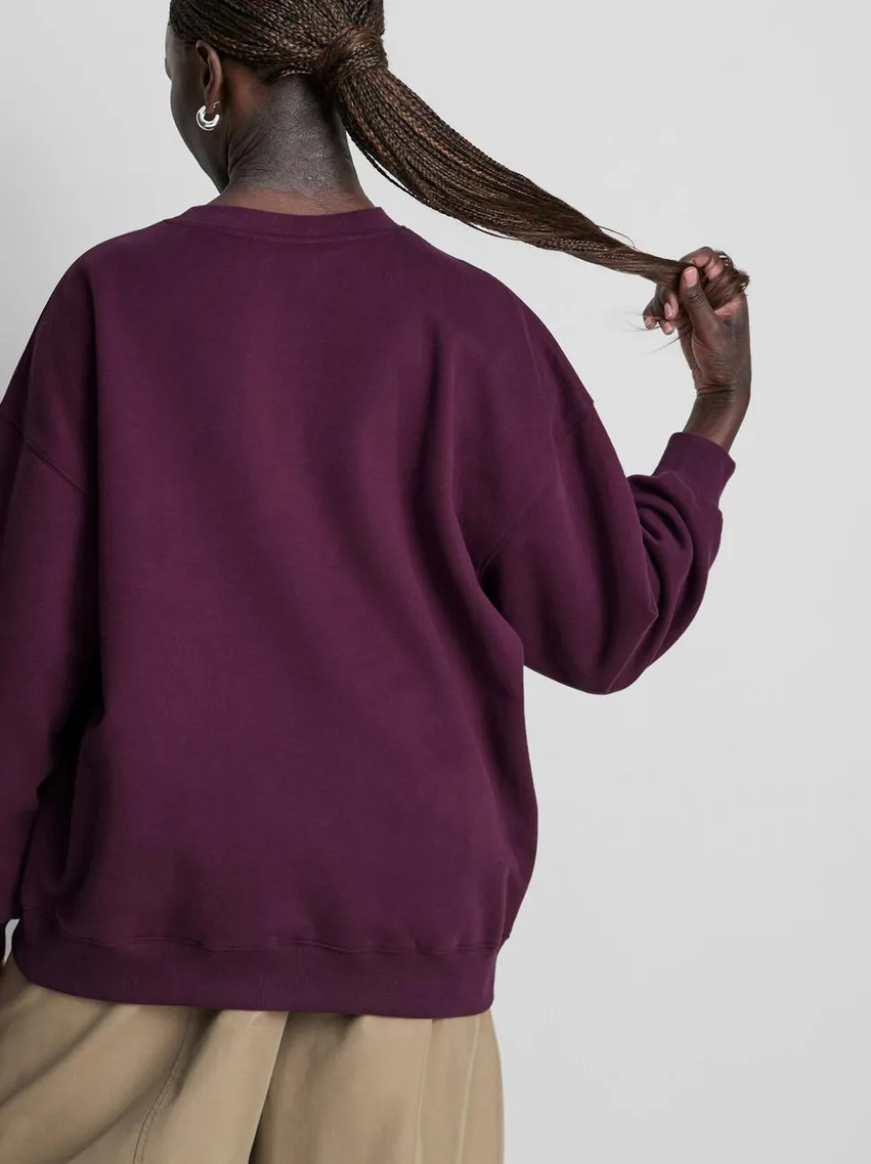 Sweatshirt aus Baumwollmischung mit karierter 83-Stickerei