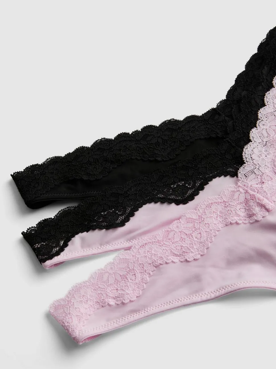Tangas mit Spitzenbesatz, 3er-Pack