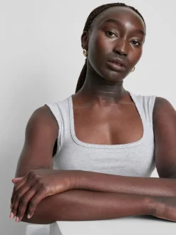 Tanktop mit hohem Baumwollanteil und Bogenkante