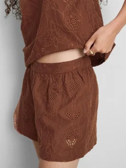 „The Edit“ Baumwoll-Shorts mit Lochstickerei