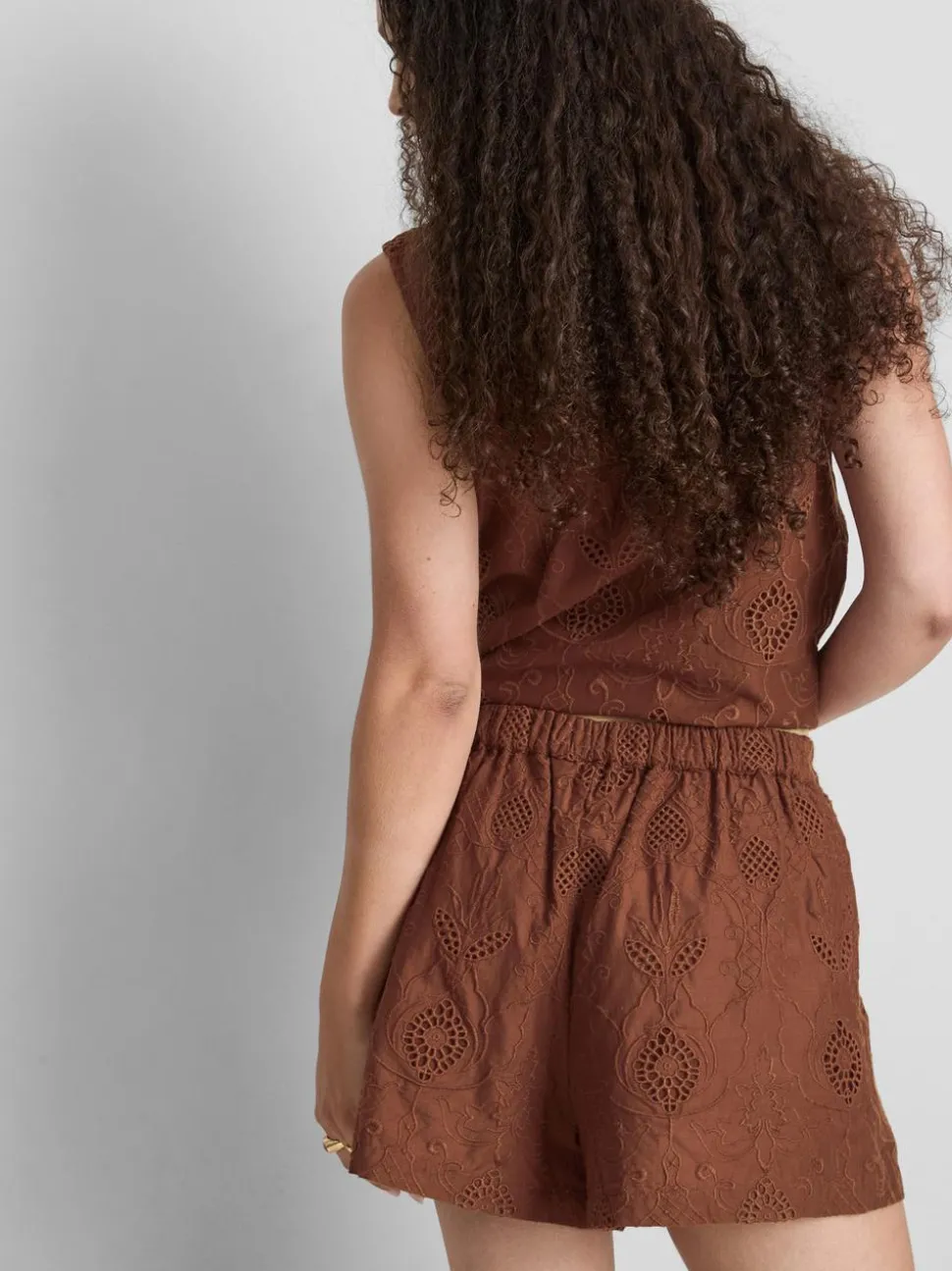 „The Edit“ Baumwoll-Shorts mit Lochstickerei