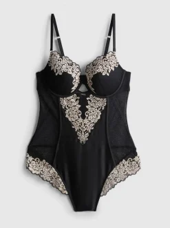 „The Edit“ Body mit floraler Spitze