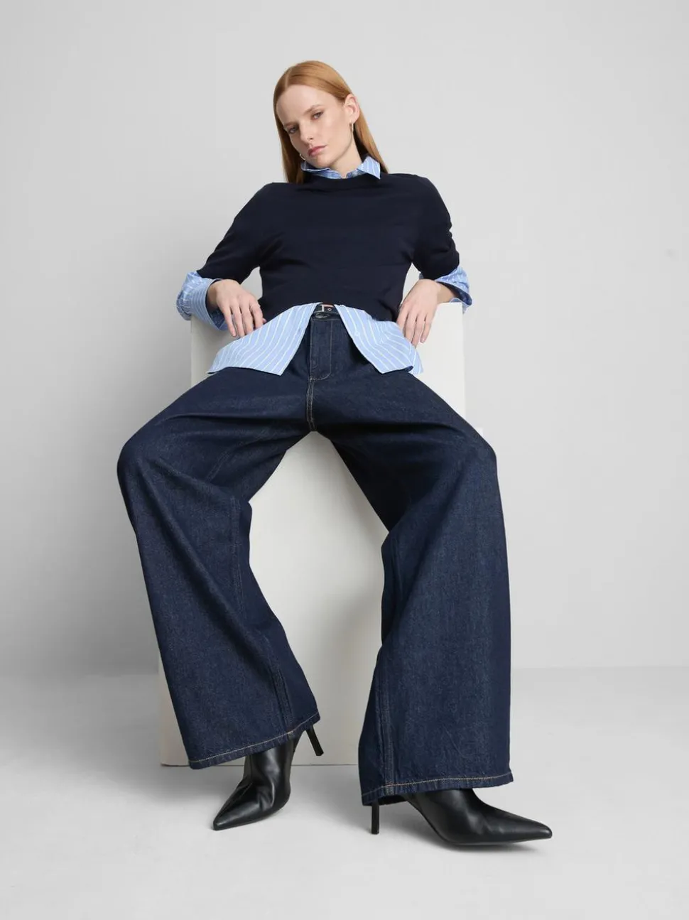 „The Edit“ Jeans mit weitem Bein und Gürtel