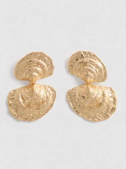 „The Edit“ Metallic-Hängeohrringe im Muscheldesign
