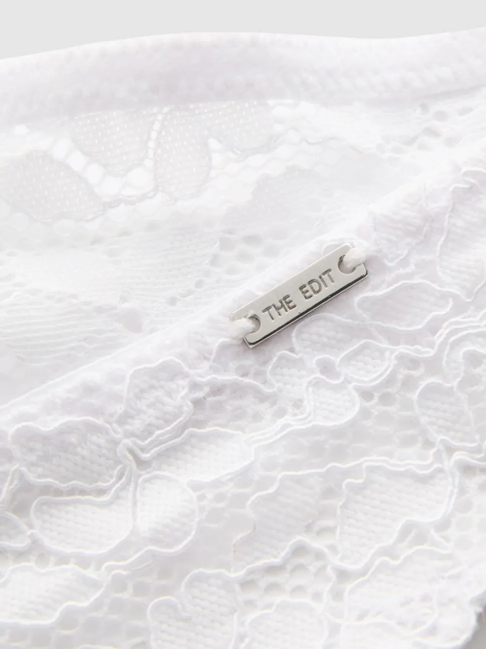 „The Edit“ Tanga aus floraler Spitze