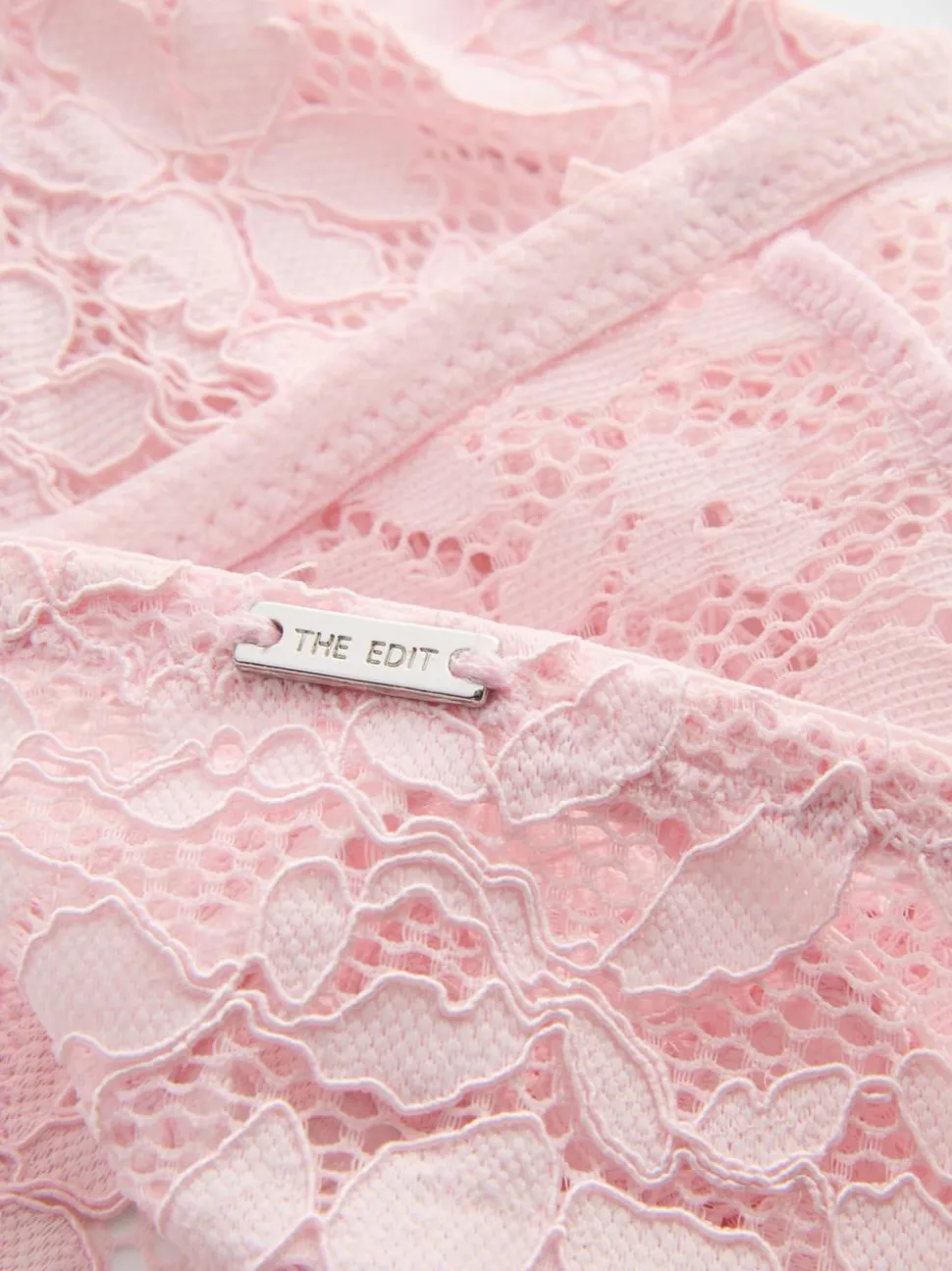 „The Edit“ Tanga aus floraler Spitze