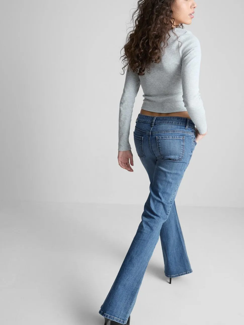 The Primark Scene | Ausgestellte Jeans mit niedriger Leibhöhe