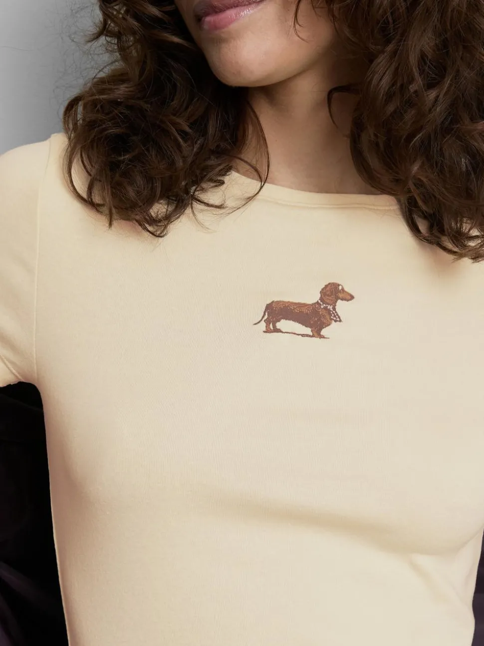 The Primark Scene | Baby Tee mit hohem Baumwollanteil und Stickerei