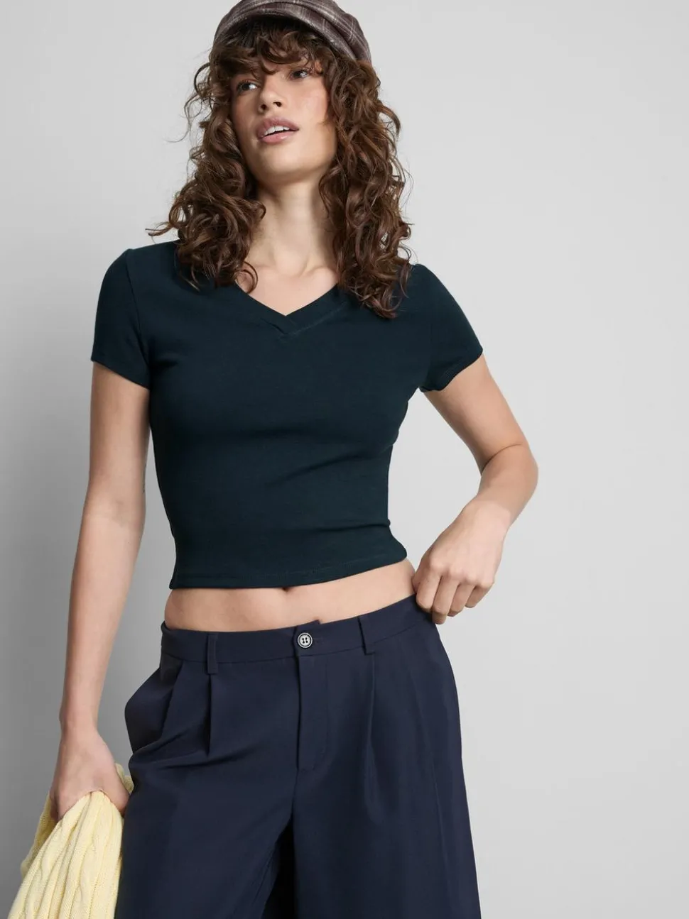 The Primark Scene | Baby-T-Shirt mit hohem Baumwollanteil und V-Ausschnitt