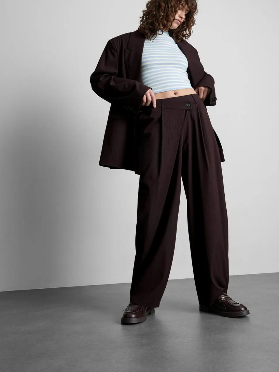 The Primark Scene | Hose mit Nadelstreifen und asymmetrischem Bund