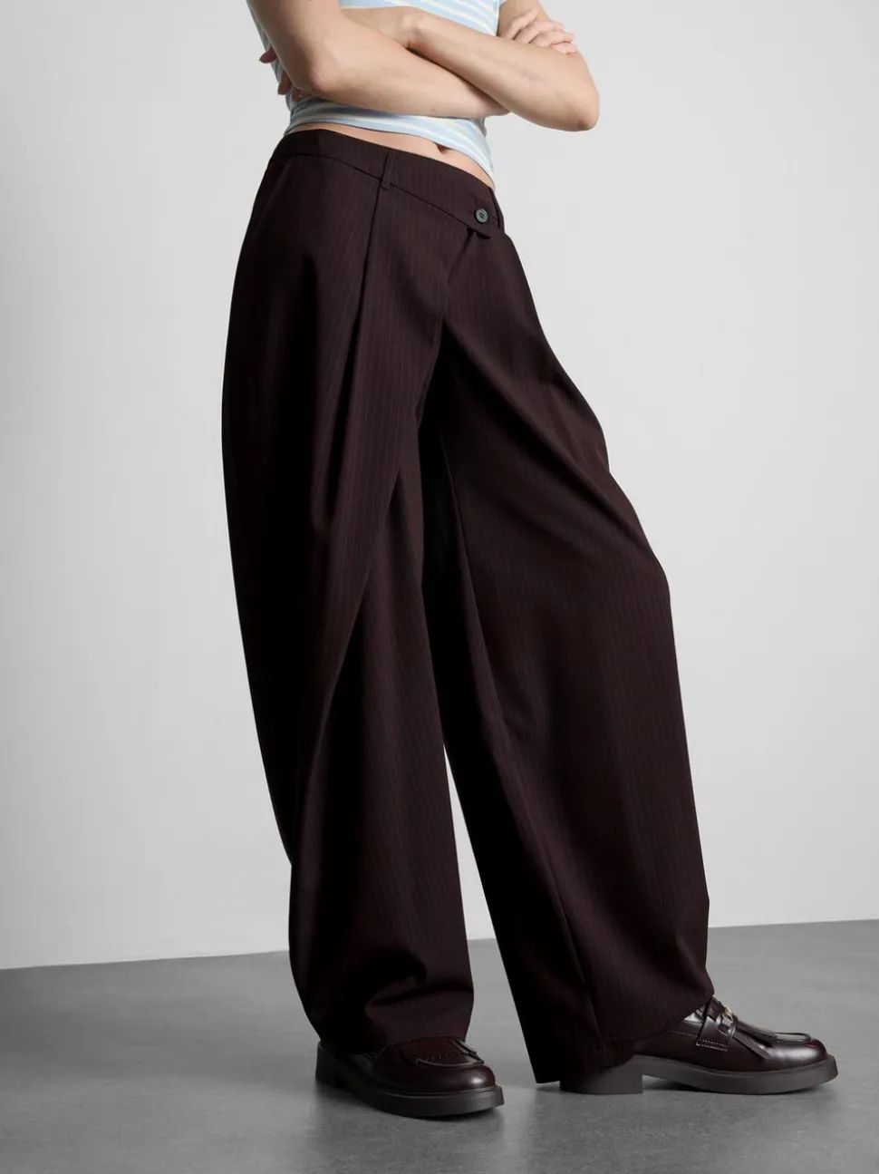 The Primark Scene | Hose mit Nadelstreifen und asymmetrischem Bund