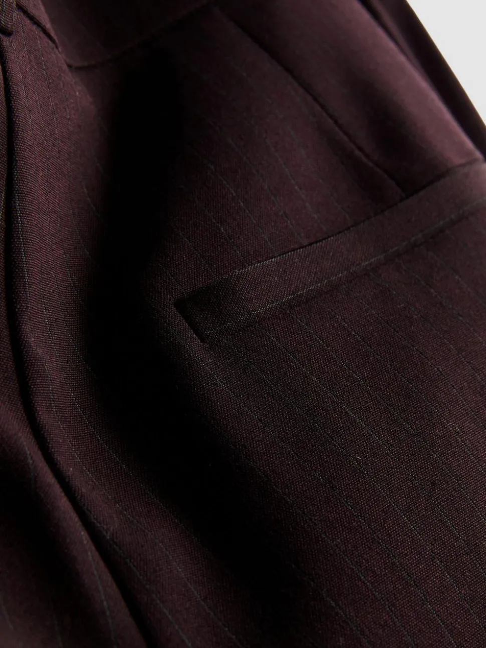 The Primark Scene | Hose mit Nadelstreifen und asymmetrischem Bund