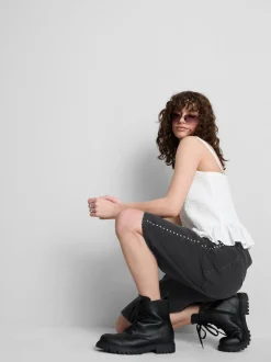The Primark Scene | Nietenbesetzte Jorts aus Baumwoll-Denim