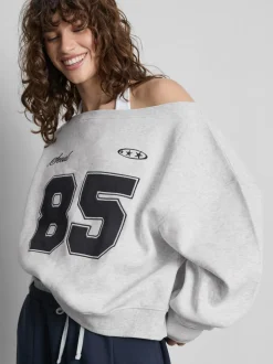 The Primark Scene | Schulterfreies Sweatshirt im College-Stil