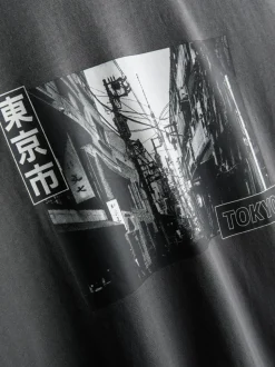 „Tokyo Street“ T-Shirt mit Grafik