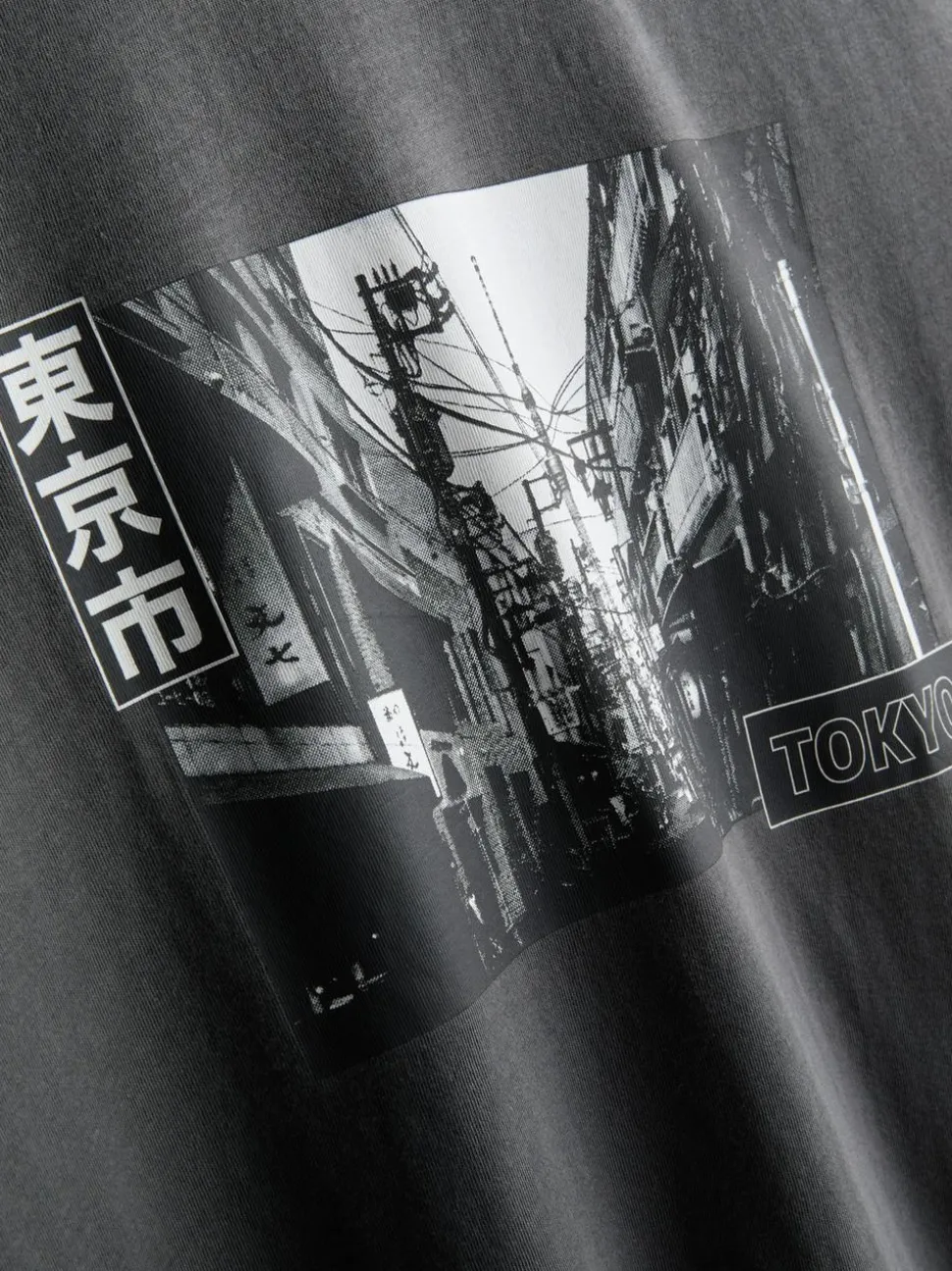 „Tokyo Street“ T-Shirt mit Grafik