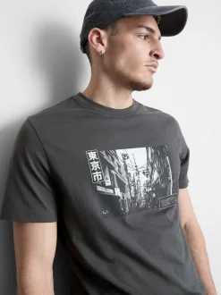 „Tokyo Street“ T-Shirt mit Grafik