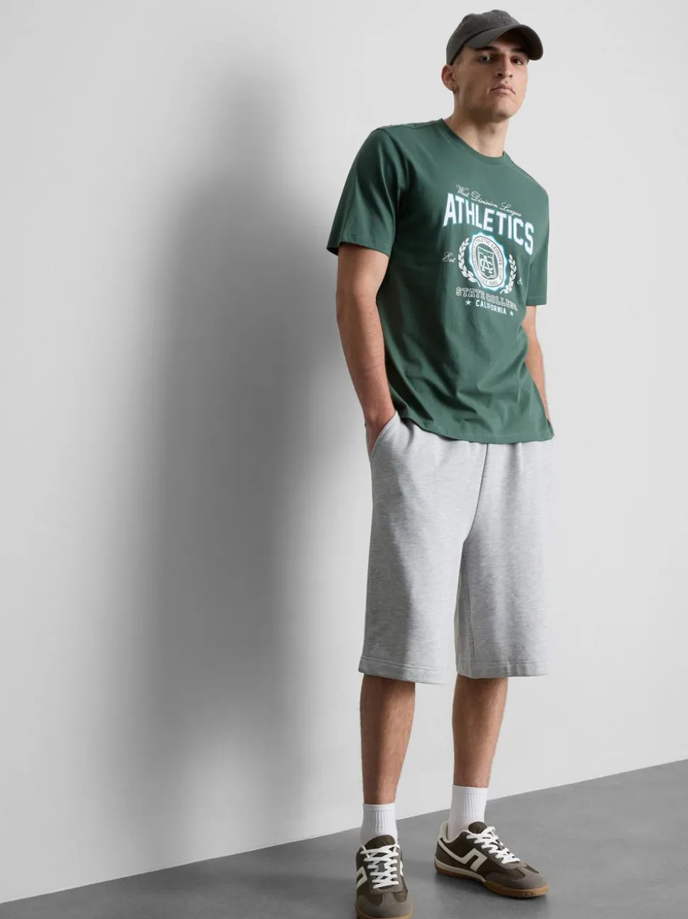 T-Shirt mit Athletics-Grafik