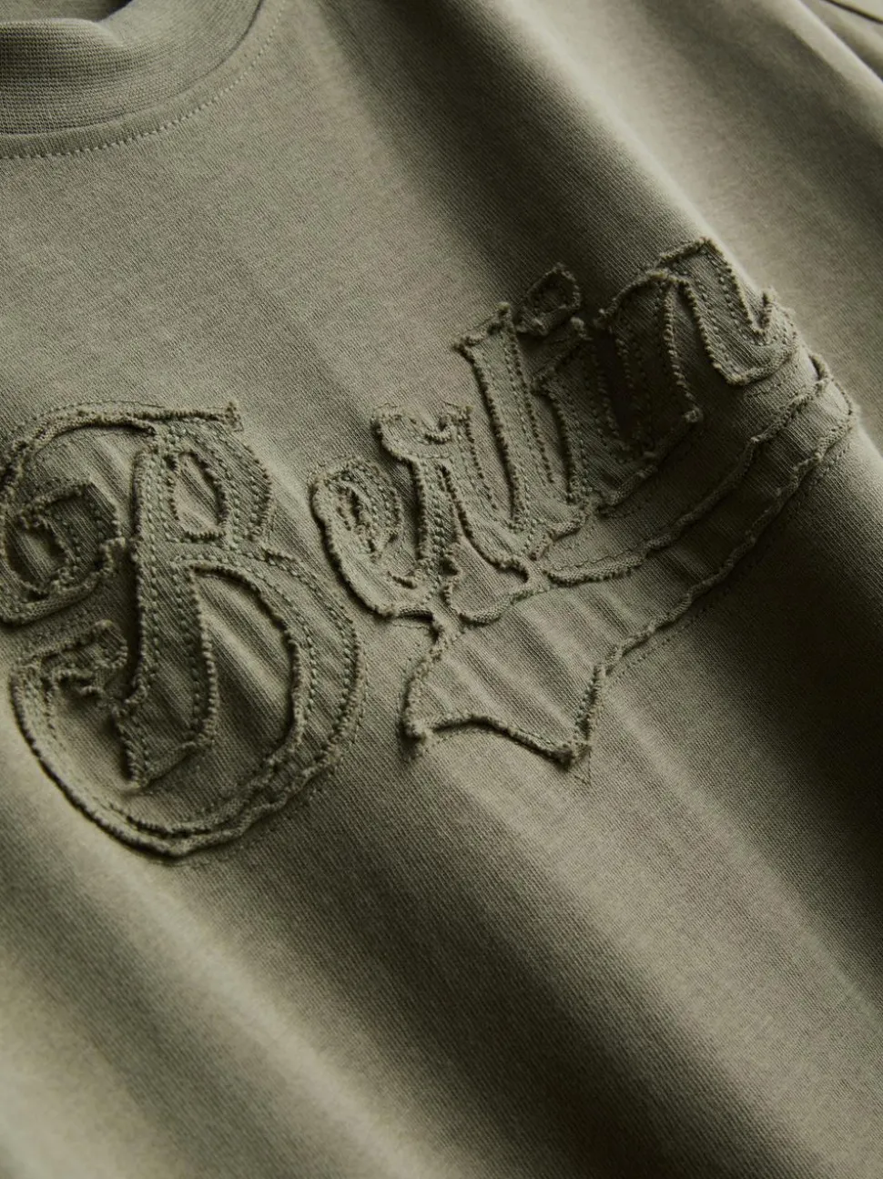 T-Shirt mit „Berlin“ Applikation