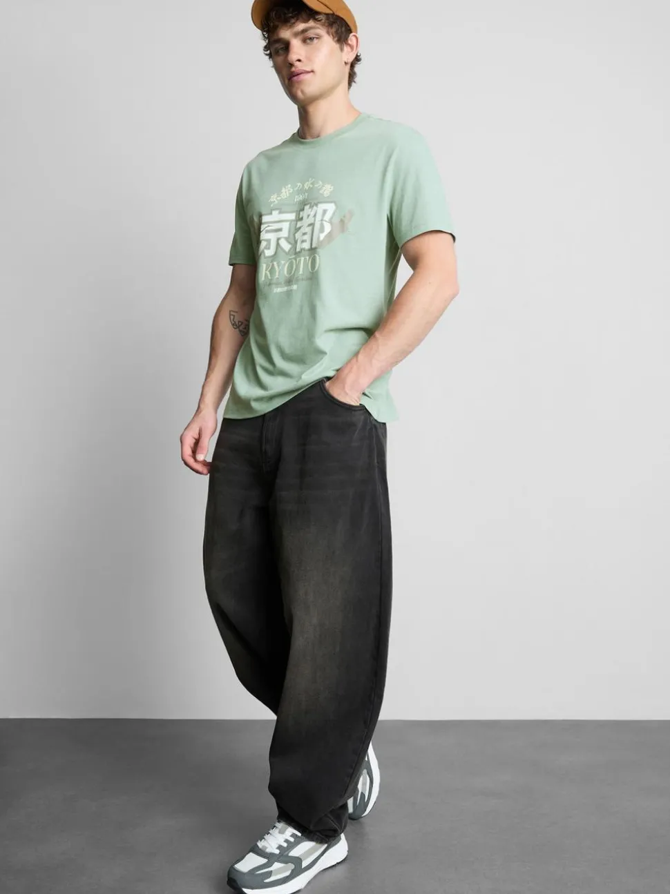 T-Shirt mit Kyoto-Grafik