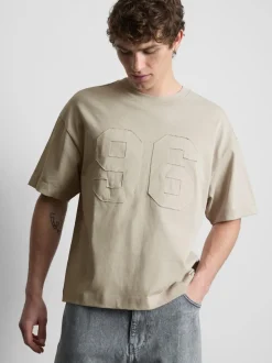 T-Shirt mit Nummernapplikation
