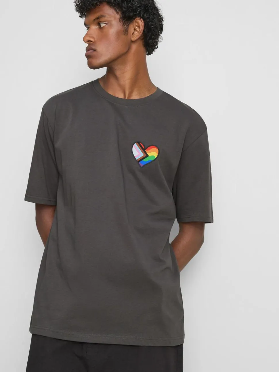 T-Shirt mit Pride-Herz-Grafik