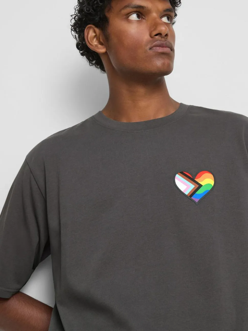 T-Shirt mit Pride-Herz-Grafik
