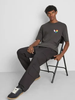 T-Shirt mit Pride-Herz-Grafik