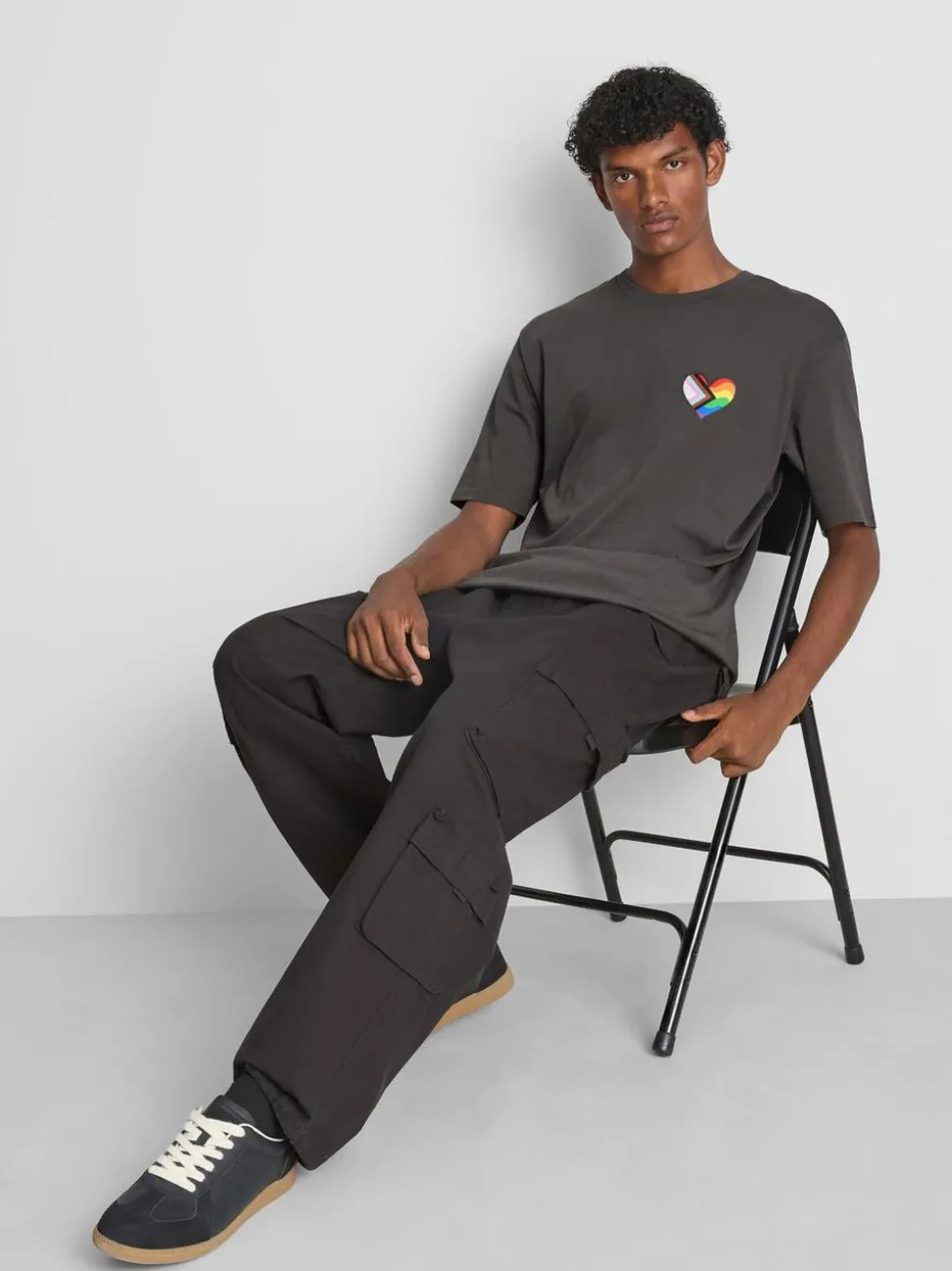 T-Shirt mit Pride-Herz-Grafik