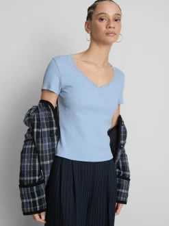T-Shirt mit Spitzenbesatz und hohem Baumwollanteil