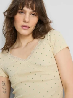 T-Shirt mit Spitzenbesatz und hohem Baumwollanteil