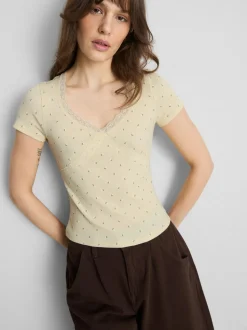 T-Shirt mit Spitzenbesatz und hohem Baumwollanteil