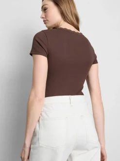 T-Shirt mit Spitzenbesatz und hohem Baumwollanteil