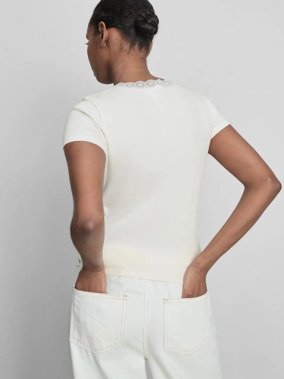 T-Shirt mit Spitzenbesatz und hohem Baumwollanteil