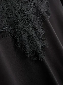 T-Shirt mit Spitzeneinsatz
