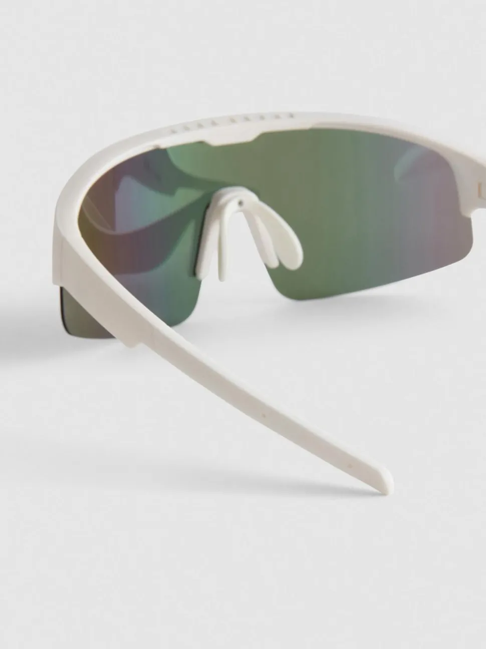 Verspiegelte Sonnenbrille mit durchgehender Blende