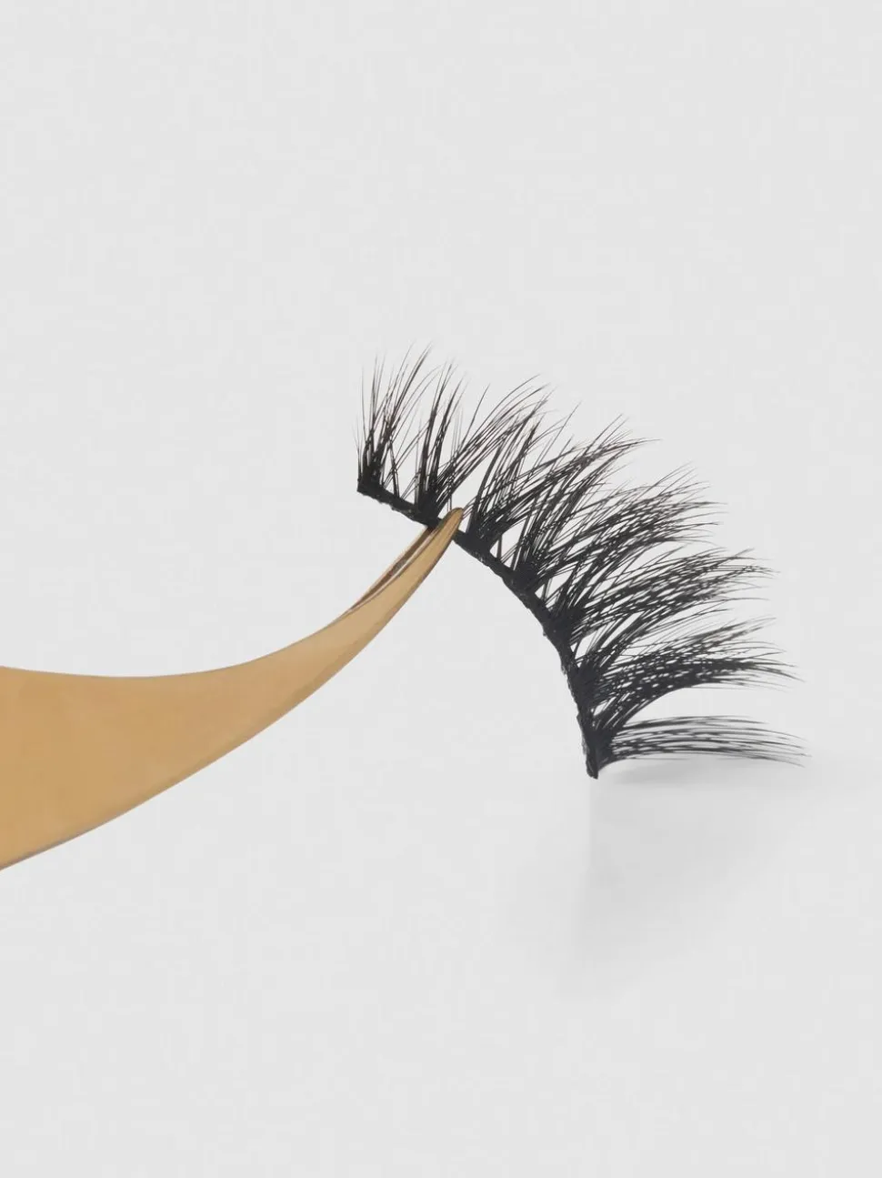 Volumiöse, künstliche „Sosu Cosmetics“ Wimpern