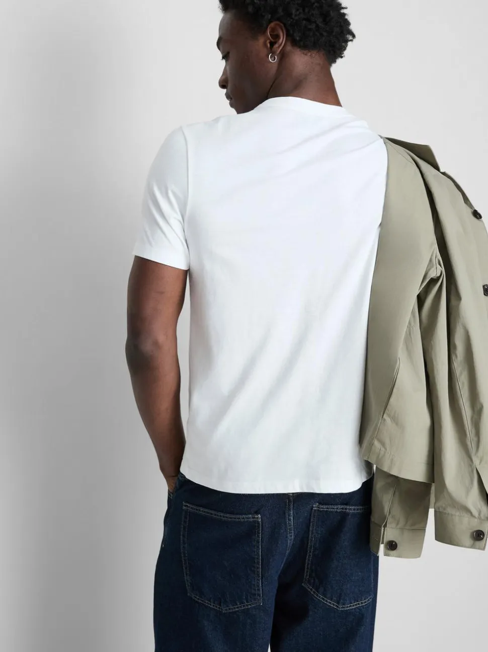 Weißes T-Shirt in regulärer Passform